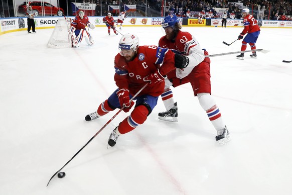 epa05957321 Jonas Holos of Norway in action against Jakub Voracek of Czech Republic during the IIHF Ice Hockey World Championship 2017 group B preliminary round game between Norway and Czech Republic  ...