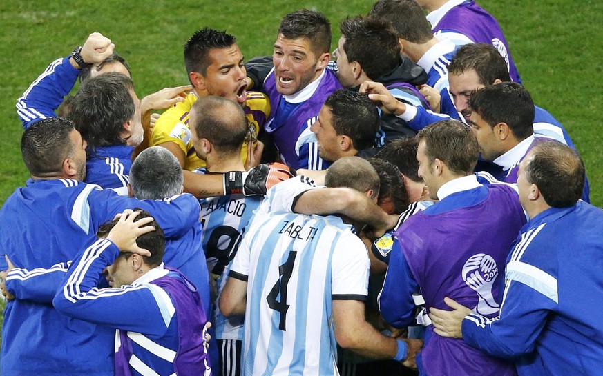 Argentiniens Held in Gelb: Goalie Sergio Romero hext die Albiceleste mit seinen Penalty-Paraden in den WM-Final.