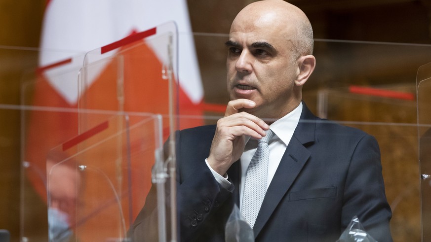 Bundesrat Alain Berset spricht waehrend der Debatte um das Covid-19-Gesetz, waehrend der Fruehlingssession der Eidgenoessischen Raete, am Mittwoch, 17. Maerz 2021, im Nationalrat in Bern. (KEYSTONE/Pe ...