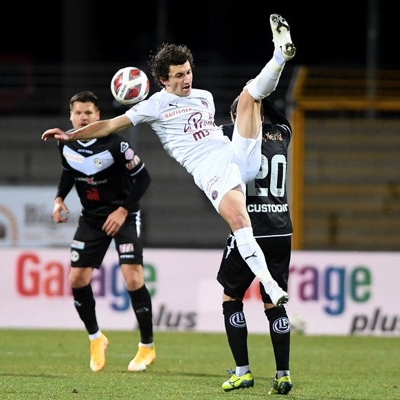 Lugano&#039;s player Olivier Custodio, right, fights for the ball with Servette&#039;s player Miroslav Stevanovic, left, during the Super League soccer match FC Lugano against FC Servette, at the Corn ...