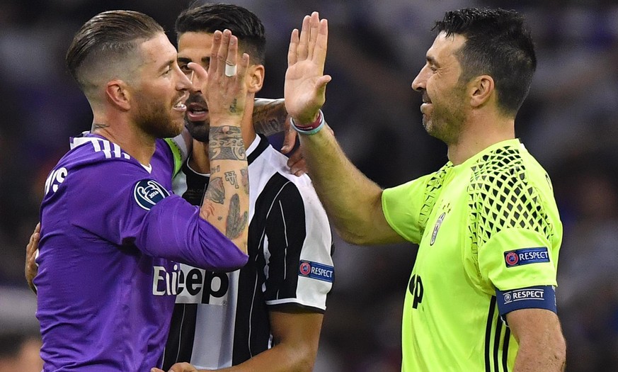 epa06008957 Juventus&#039; goalkeeper Gianluigi Buffon (R) congratulates Real Madrid&#039;s defender Sergio Ramos (L) at the end of the UEFA Champions League final between Juventus FC and Real Madrid  ...