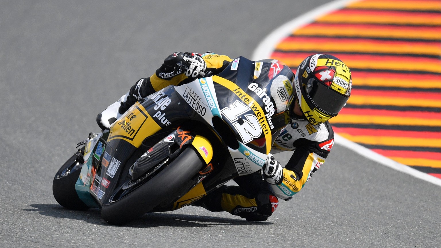 epa05428117 Swiss Moto2 rider Fahrer Thomas Luthi of Garage Plus Interwetten Team in action during the qualifying for the motorcycling Grand Prix of Germany at the Sachsenring in Hohenstein-Ernstthal, ...