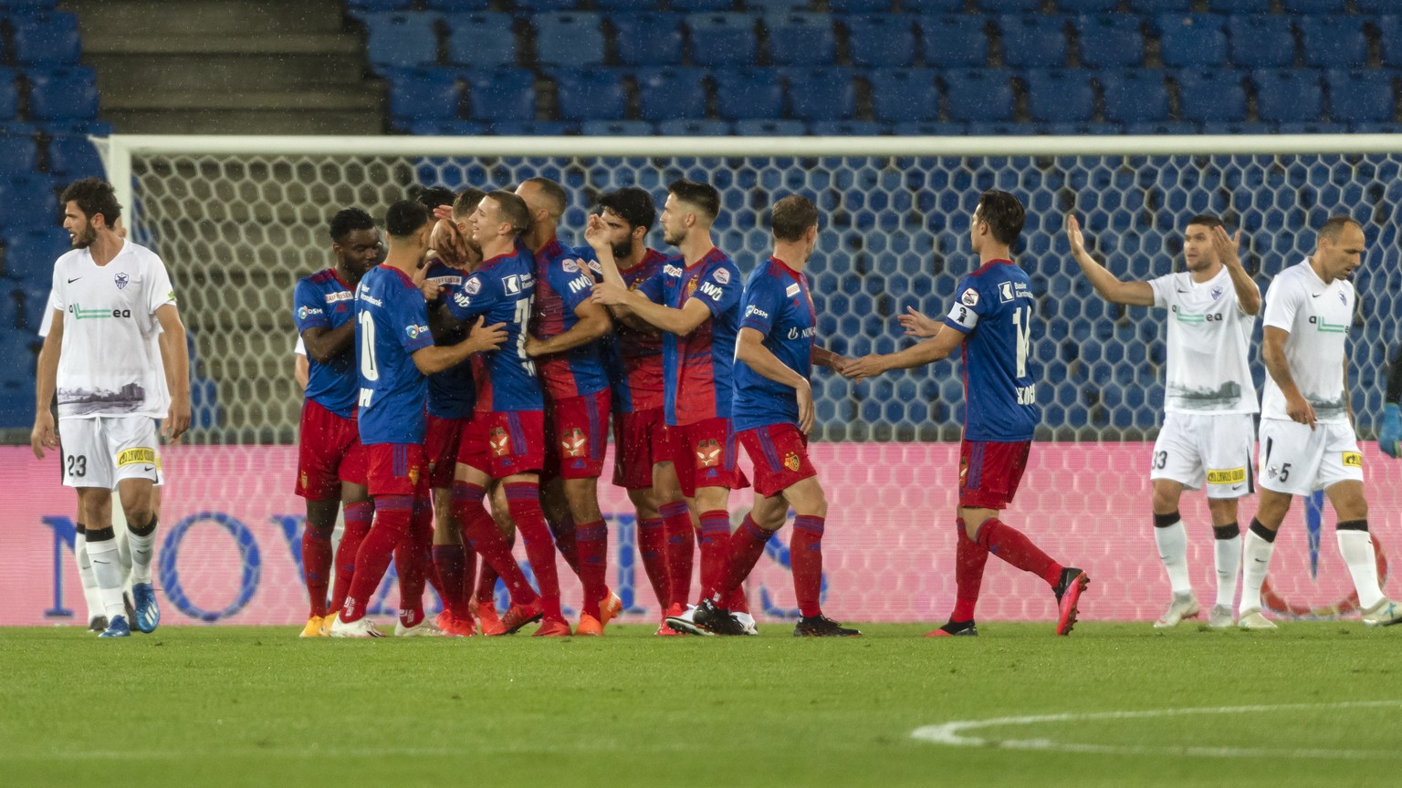 epa08694498 FC Basel&#039;s players celebrate during the UEFA Europa League third qualifying round soccer match between FC Basel 1893 and Anorthosis Famagusta FC at the St. Jakob-Park stadium in Basel ...