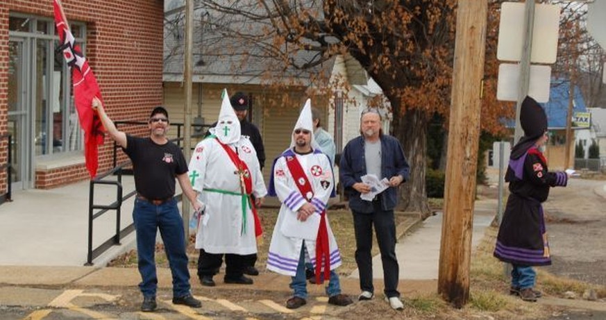 Frank Ancona (l.) an einer Klan-Demonstration im Jahr 2014.&nbsp;