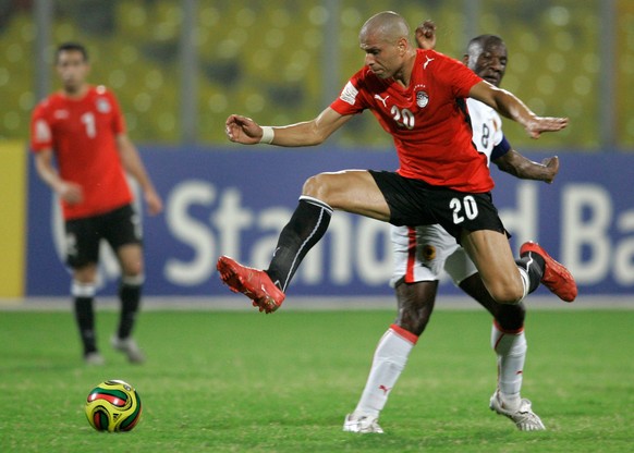 Egypt&#039;s Wael Gomaa leaps past Angola&#039;s Andre Macanga as he goes for the ball challenges during their African Cup of Nations quarterfinal match in Kumasi, Ghana, Monday, Feb. 4, 2008. Egypt b ...