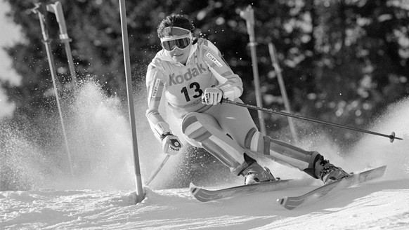 Die Schweizer Skirennfahrerin Corinne Schmidhauser ist am 15. Februar 1985 am Slalom-Weltcup in Savognin, Schweiz, unterwegs. (KEYSTONE/Str)
