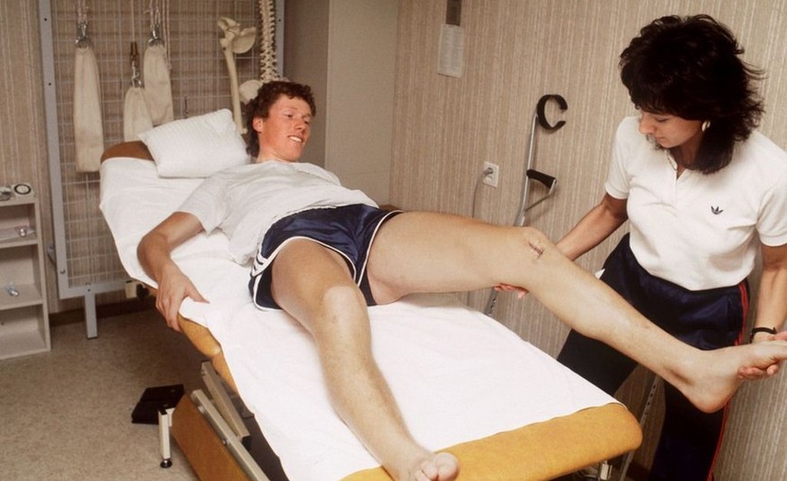 Pirmin Zurbriggen müht sich nach seiner Knieoperation in der Reha ab.