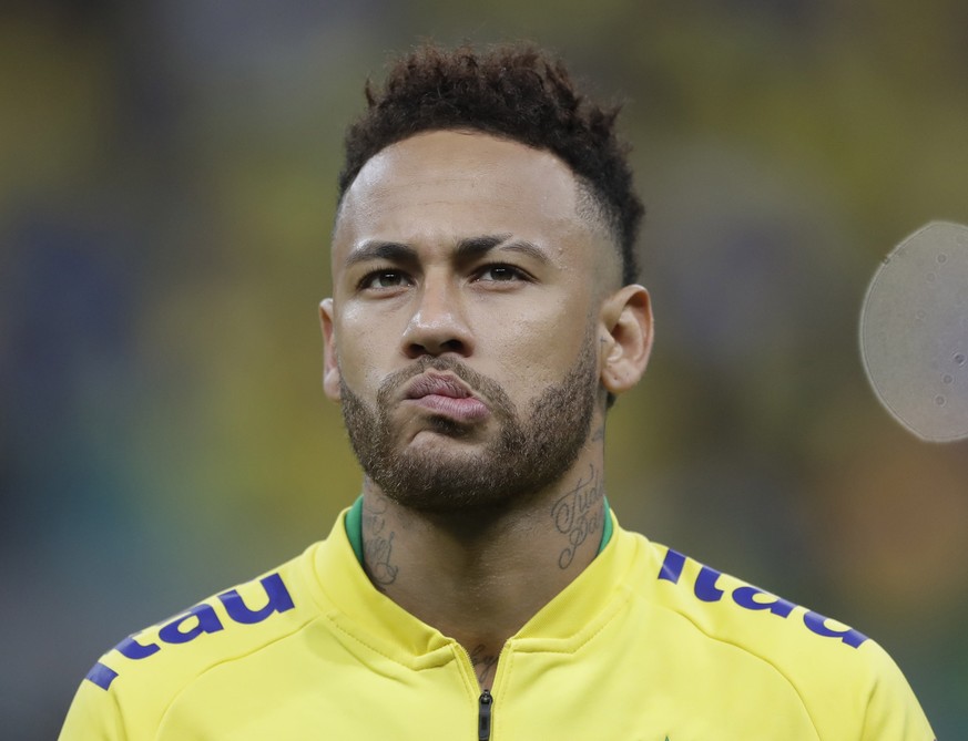 Brazil&#039;s Neymar stands during the national anthem prior a friendly soccer match against Qatar at the Estadio Nacional in Brasilia, Brazil, Wednesday, June 5, 2019.(AP Photo/Andre Penner)