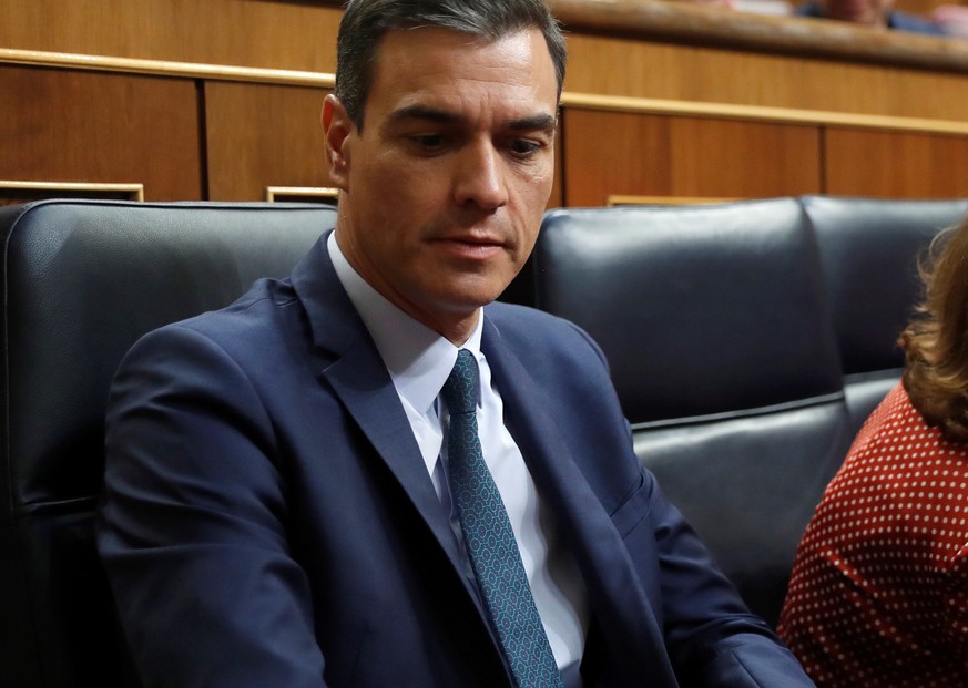 epa07739802 Spanish acting Prime Minister and aspirant for re-election Pedro Sanchez (L) and acting Deputy Prime Minister Carmen Calvo (R) attend the second and last investiture vote at the Lower Cham ...