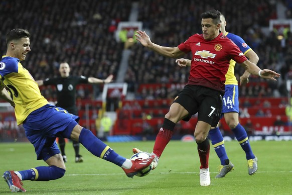 Southampton&#039;s Jan Bednarek, left, challenges Manchester United&#039;s Alexis Sanchez during their English Premier League soccer match at Old Trafford, Manchester, England, Saturday, March 2, 2019 ...