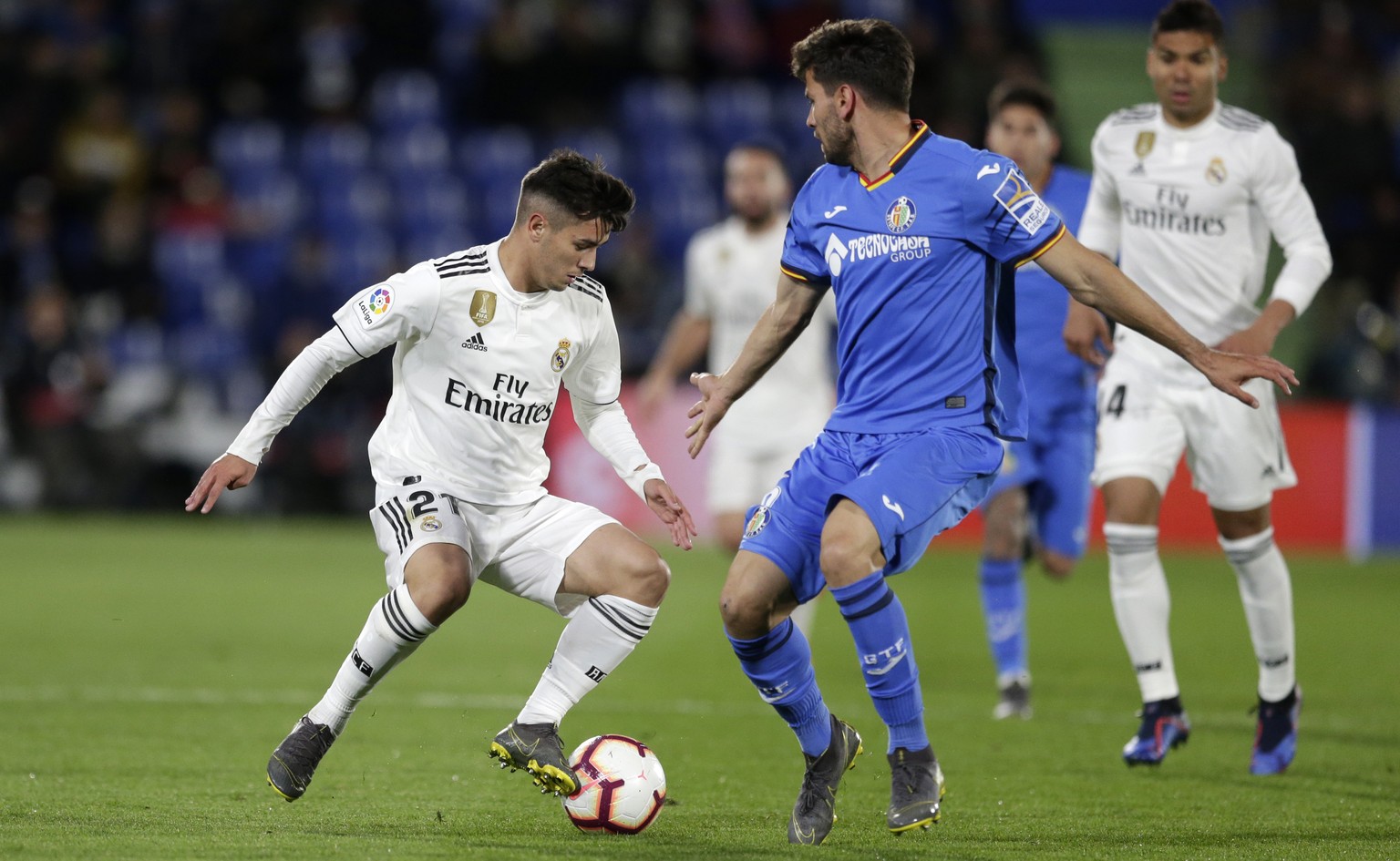Real Madrid&#039;s Brahim Diaz, left, goes for the ball against Getafe&#039;s Leandro Daniel Cabrera during a Spanish La Liga soccer match between Getafe and Real Madrid at the Alfonso Perez stadium i ...