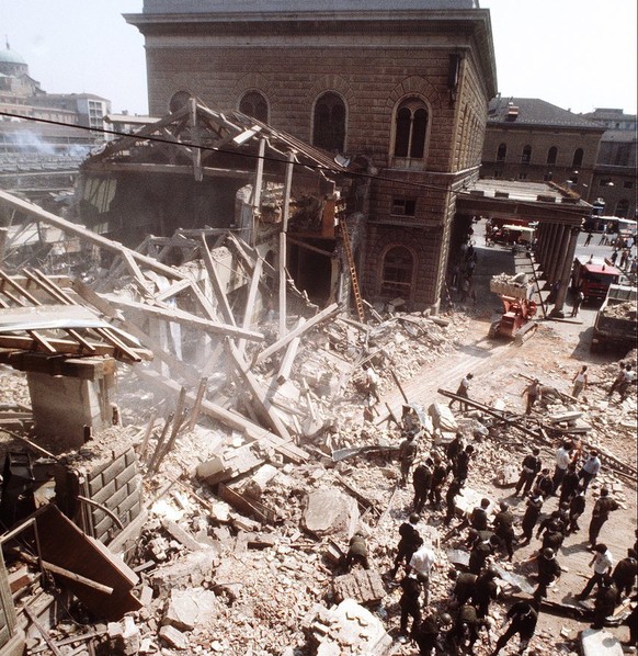 858005 - Am 8. Maerz 1973 explodiert in Whitehall, Grossbritannien, eine Autobombe. Mit Terroranschlaegen raecht sich die Irisch-republikanische Armee fuer den Bloody Sunday in Derry, bei dem die brit ...
