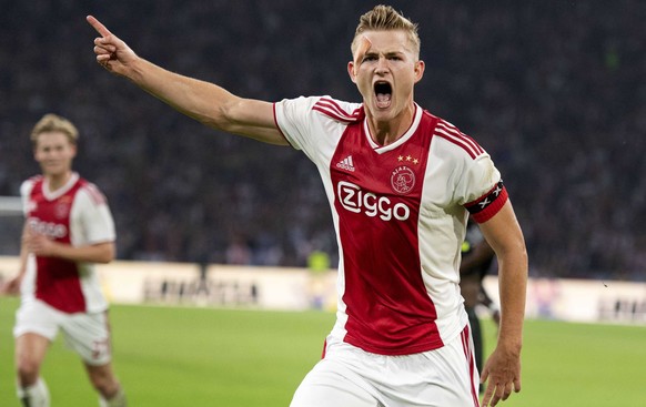 epa06949939 Matthijs de Ligt (C) of Ajax celebrates scoring during the UEFA Champions League third qualifying round, second leg soccer match between Ajax Amsterdam and Standard Liege in Amsterdam, The ...