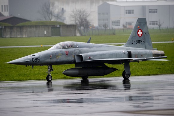 ARCHIVBILD ZUM BEGINN EINER UNTERSUCHUNG GEGEN EINEN TIGER-PILOTEN WEGEN EINES ZWISCHENFALLS IN DEN NIEDERLANDEN, AM DONNERSTAG, 28. MAERZ 2019 - Ein Tiger F 5 Kampfjet der Schweizer Luftwaffe landet  ...