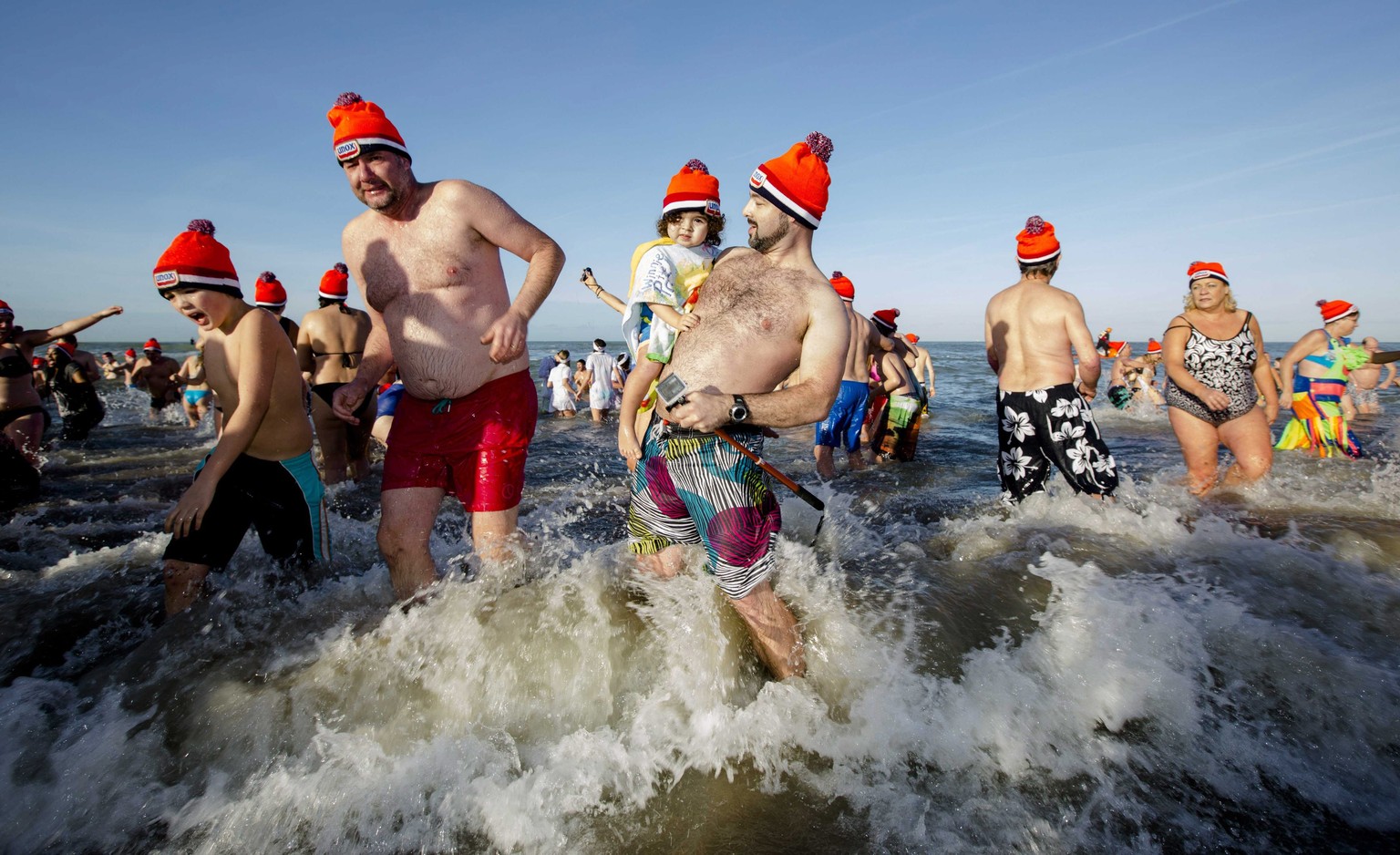 Es war auch schon kühler beim Neujahrsschwimmen in Scheveningen.&nbsp;