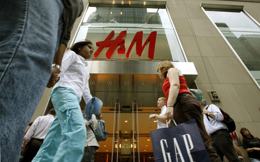 Pedestrians walk past the Fifth Avenue store owned by Stockholm-based fashion retailer Hennes and Mauritz (H and M) Wednesday, June 21, 2006, in New York. HandM posted a 12 percent increase in second- ...