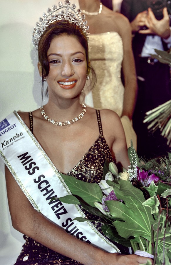 Die gekroente neue Miss Schweiz Melanie Winiger anlaesslich der Miss Schweiz Wahl am 7. September 1996 in Genf. (KEYSTONE/Str)