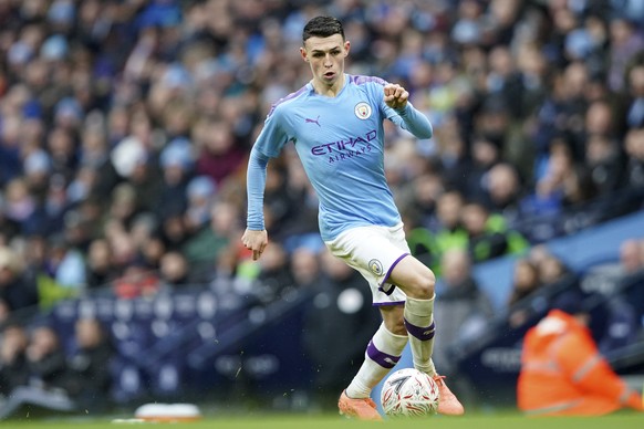Manchester City&#039;s Phil Foden runs with the ball during an English FA Cup fourth round soccer match between Manchester City and Fulham at the Etihad Stadium in Manchester, England, Sunday, Jan. 26 ...