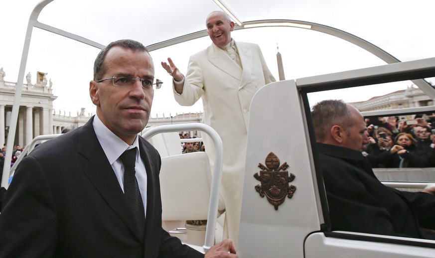 Will «frischen Wind» bei der Schweizergarde: Papst Franziskus trennt sich vom Chef seines Sicherheitsteams Daniel Anrig (vorne im Bild).