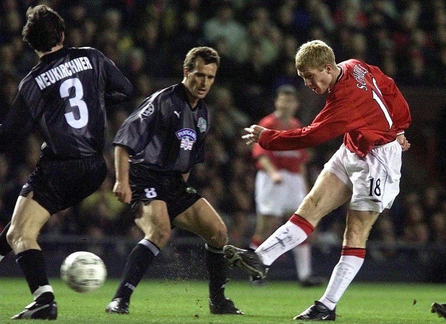 Manchester United&#039;s Paul Scholes (R) has his shot blocked by SK Sturm Graz&#039;s Guenther Neukirchner (L) during a Champions League Group A game at Old Trafford, Manchester on Tuesday March 13,  ...