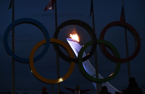 Die olympische Flamme brennt vor sich hin.