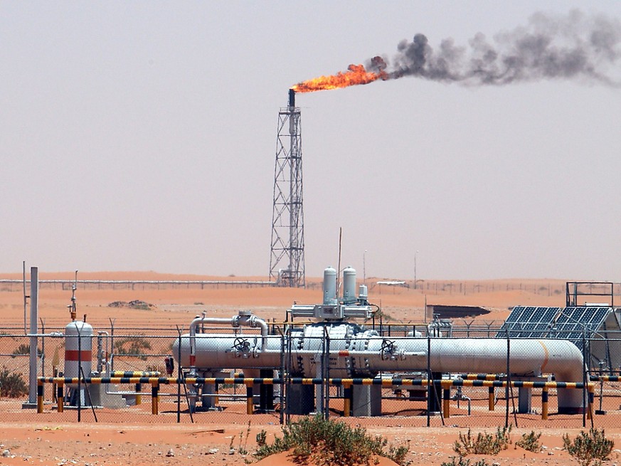 Ölfeld des Staatskonzerns Aramco in der Wüste Saudi-Arabiens bei Khurais 160 Kilometer entfernt von der Hauptstadt Riad. (Archivbild)