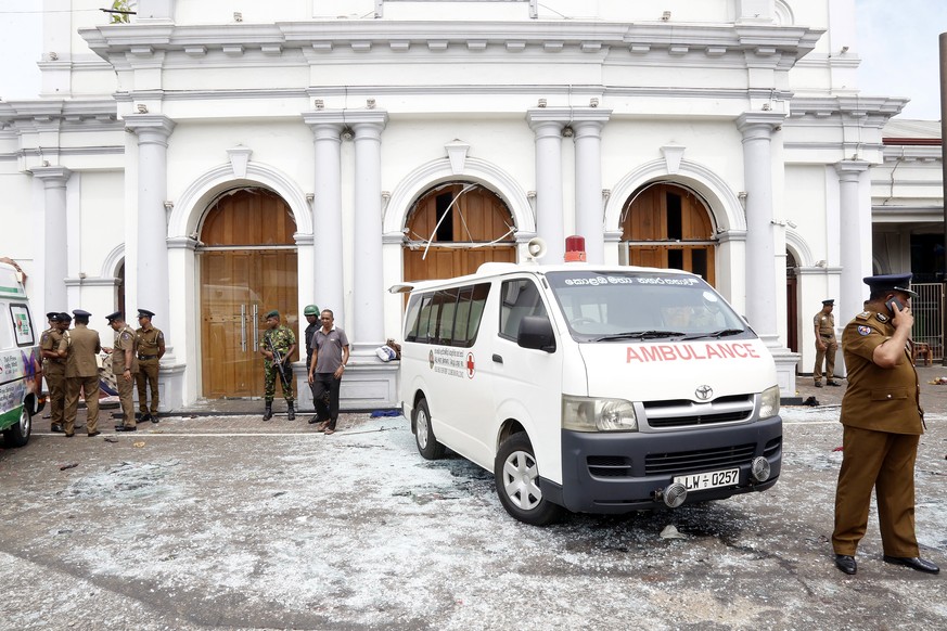 epaselect epa07518790 Police officers inspect the scene after a explosion hit at St Anthony&#039;s Church in Kochchikade in Colombo, Sri Lanka, 21 April 2019. According to the news reports at least 25 ...