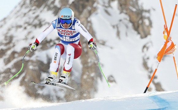 epa05657835 Patrick Kueng of Switzerland in action during the men&#039;s Downhill race at the FIS Alpine Skiing World Cup in Val D&#039;Isere, France, 03 December 2016. EPA/GUILLAUME HORCAJUELO