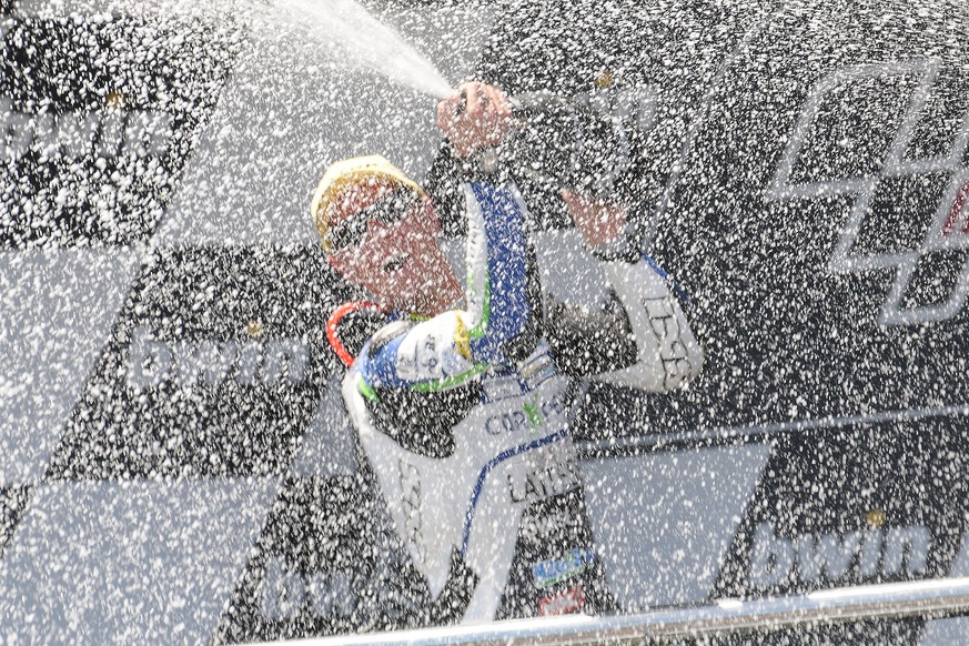 Champagner-Dusche nach dem zweiten Rang in Jerez.