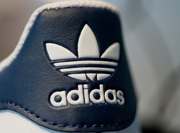 Der Ausbruch des Coronavirus schlägt beim Sportartikelkonzern Adidas im ersten Quartal mit bis zu 1 Milliarde Euro zu Buche.