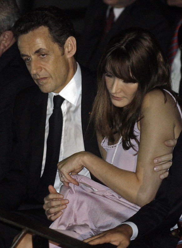 France&#039;s President Nicolas Sarkozy, left, and First Lady Carla Bruni-Sarkozy attend the opening ceremony marking 2009 as France&#039;s year in Brazil, in Rio de Janeiro, Monday, Dec. 22, 2008. (A ...