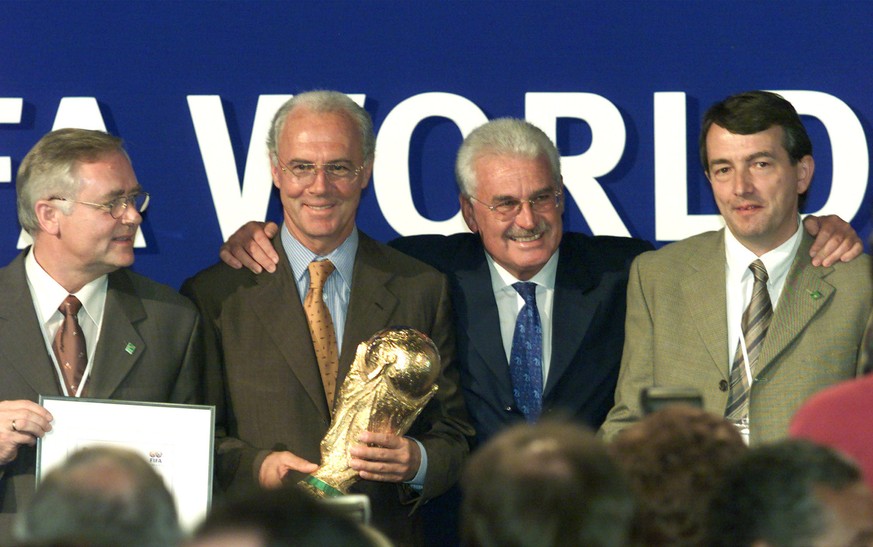FILE - In this July 6, 2000 file photo, from left, Horst R. Schmidt, Franz Beckenbauer, Fedor Radmann and Wolfgang Niersbach of the German delegation pose with a copy of the soccer World Cup trophy in ...