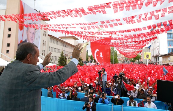 epa04781290 A handout picture provided by Turkish Presidential Press office shows Turkish President Recep Tayyip Erdogan greets his supporters during a rally in Kars, eastern city of Turkey, 03 June 2 ...
