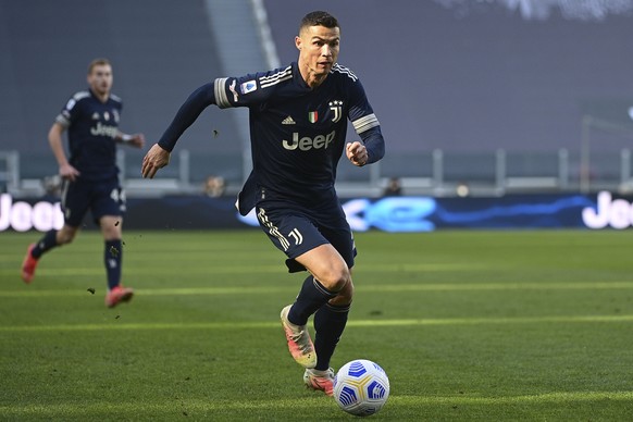 Juventus&#039; Cristiano Ronaldo runs with the ball during the Serie A soccer match between Juventus and Benevento at the Allianz stadium in Turin, Italy, Sunday, March 21, 2021. (Marco Alpozzi/LaPres ...