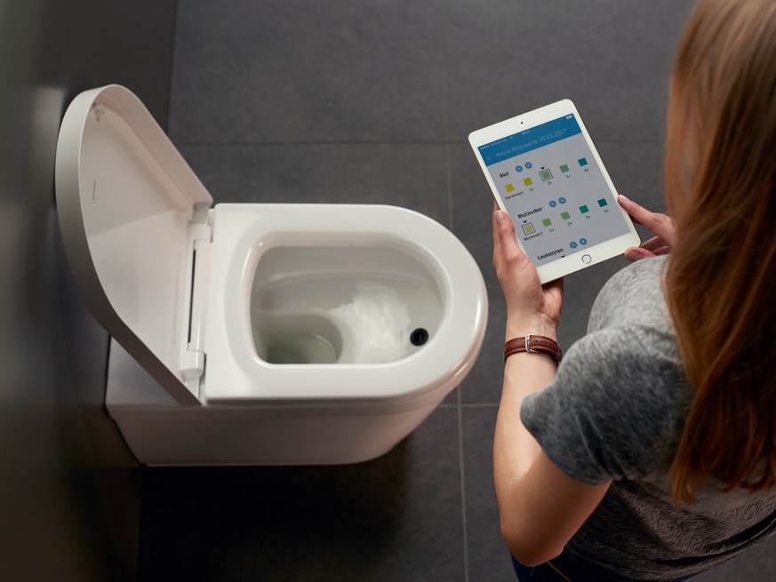 BioTracer: das erste App-gesteuerte WC mit automatischer Urinanalyse. Die digital-vernetzte Toilette misst vollautomatisch und hygienisch zehn wichtige Indikatoren im Urin, die für ein optimales Fitne ...