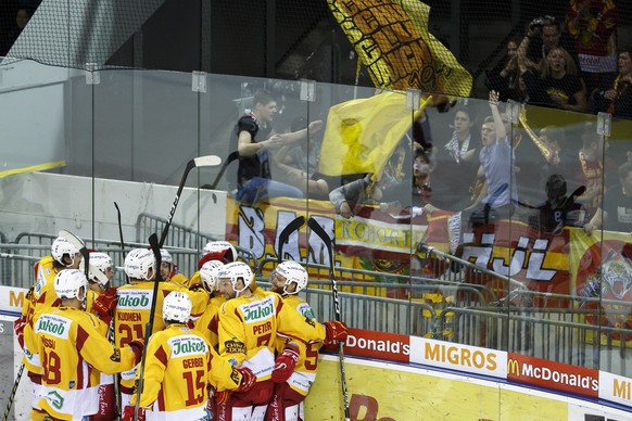 Tigers&#039; players celebrate after scoring the winner goal, during the overtime of the National League regular season game of the Swiss Championship between Geneve-Servette HC and SCL Tigers, at the ...
