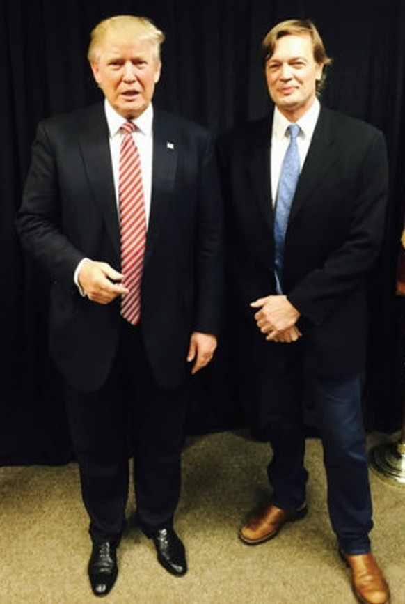 Donald Trump und Andrew Wakefield, 2016
https://www.psiram.com/de/index.php/Datei:Donald_Trump_Andrew_Wakefield.jpg