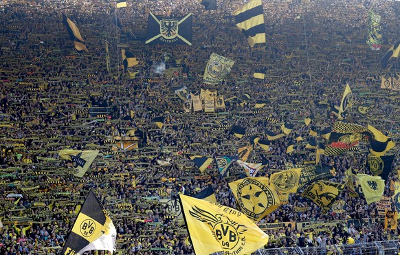 epa05946955 Dortmund&#039;s fans celebrates during the German Bundesliga soccer match between Borussia Dortmund and TSG 1899 Hoffenheim in Dortmund, Germany, 06 May 2017. EPA/FRIEDEMANN VOGEL EMBARGO  ...