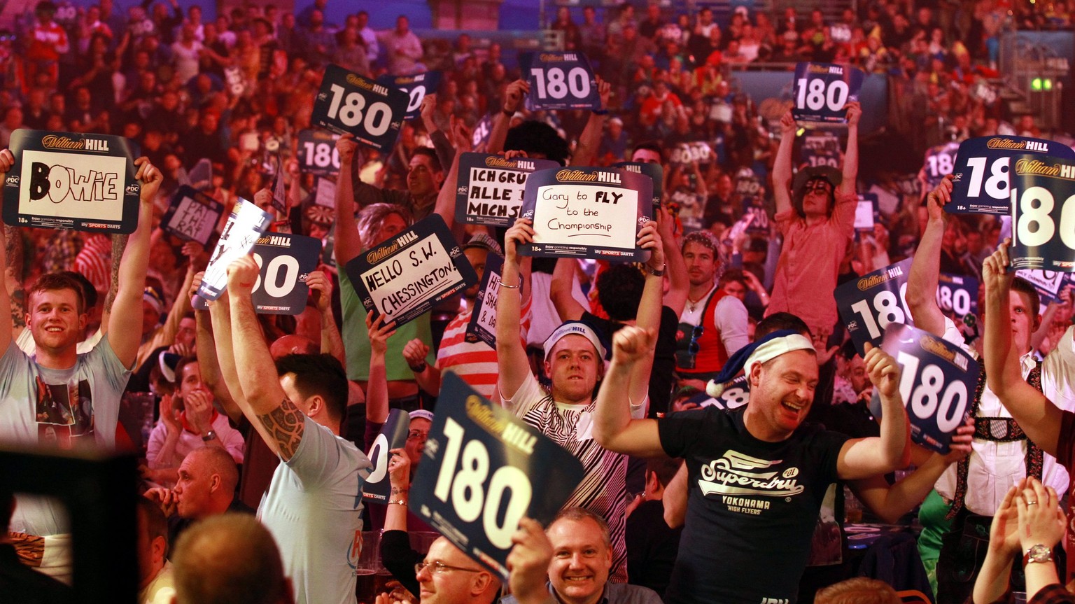 epa04546871 Fans watch the PDC World darts final between Scotland&#039;s Gary Anderson and Phil Taylor of England at the Alexandra Palace in London, Britain, 04 January 2015. EPA/SEAN DEMPSEY
