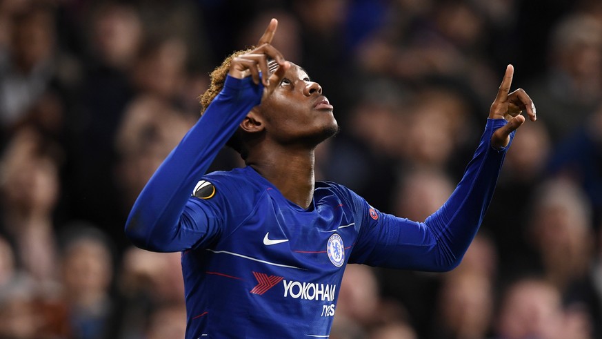 epa07198409 Chelsea&#039;s Callum Hudson-Odoi celebrates after scoring against PAOK during the UEFA Europa League Group L soccer match between Chelsea and PAOK in Stamford Bridge, London, Britain, 29  ...