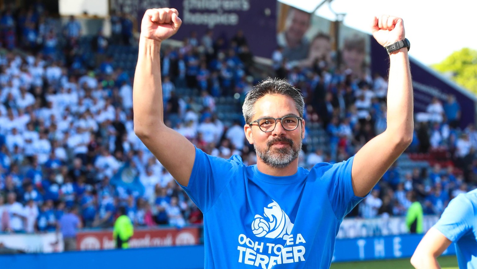 Huddersfield Town manager David Wagner waves at fans after during the Premier League match between Huddersfield Town and Arsenal at the John Smith s Stadium, Huddersfield, England on 13 May 2018. PUBL ...