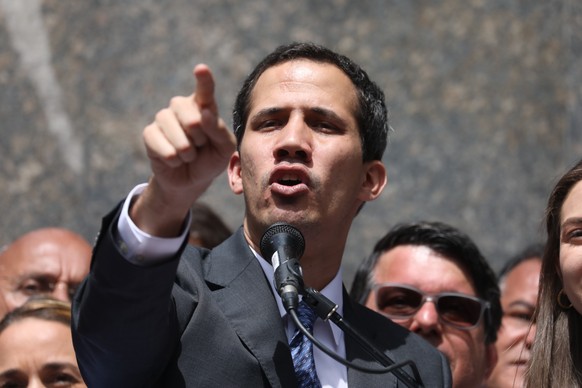 epa07319409 Head of the Venezuelan Parliament, Juan Guaido (C) speaks at a public event in the east of Caracas, Venezuela, 25 January 2019. Guaido, who two days ago announced that he assumed executive ...