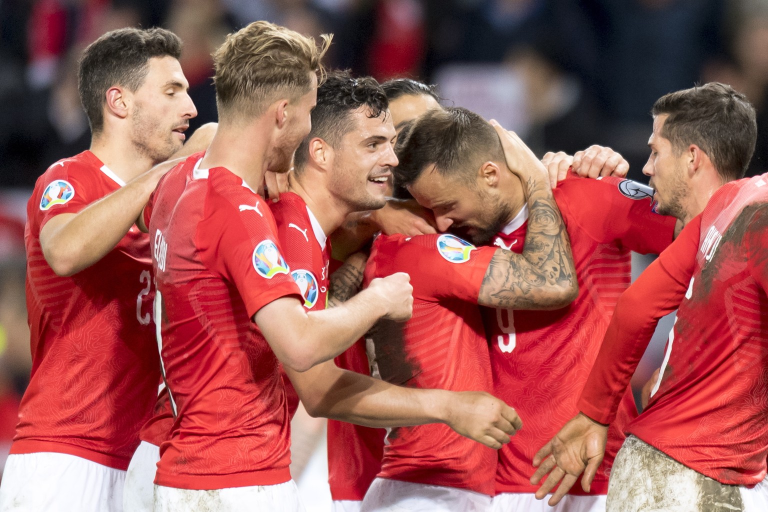 epa07923678 Switzerland&#039;s players celebrate the win after the UEFA Euro 2020 qualifying Group D soccer match between Switzerland and the Republic of Ireland, at the Stade de Geneve, in Geneva, Sw ...