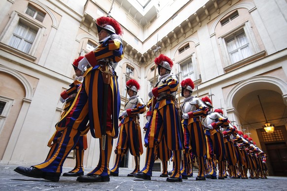 epa06715464 Members of the Vatican&#039;s Swiss Guard march prior to the swearing-in ceremony of the new recruits at the Vatican, 06 May 2018. EPA/FABIO FRUSTACI
