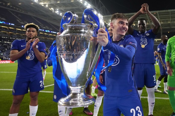 epa09236264 Billy Gilmour of Chelsea lifts the trophy as he and teammates celebrate after winning the UEFA Champions League final between Manchester City and Chelsea FC in Porto, Portugal, 29 May 2021 ...
