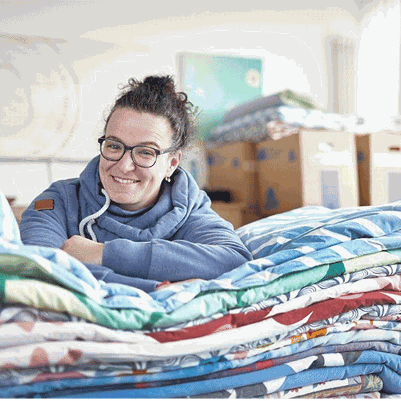 Momentan braucht Simone Maurer vor allem Decken in Grösse L. Die fertigen Decken werden mittlerweile von allen Schweizer Kantonen an die Flüchtlingskinder verteilt.&nbsp;