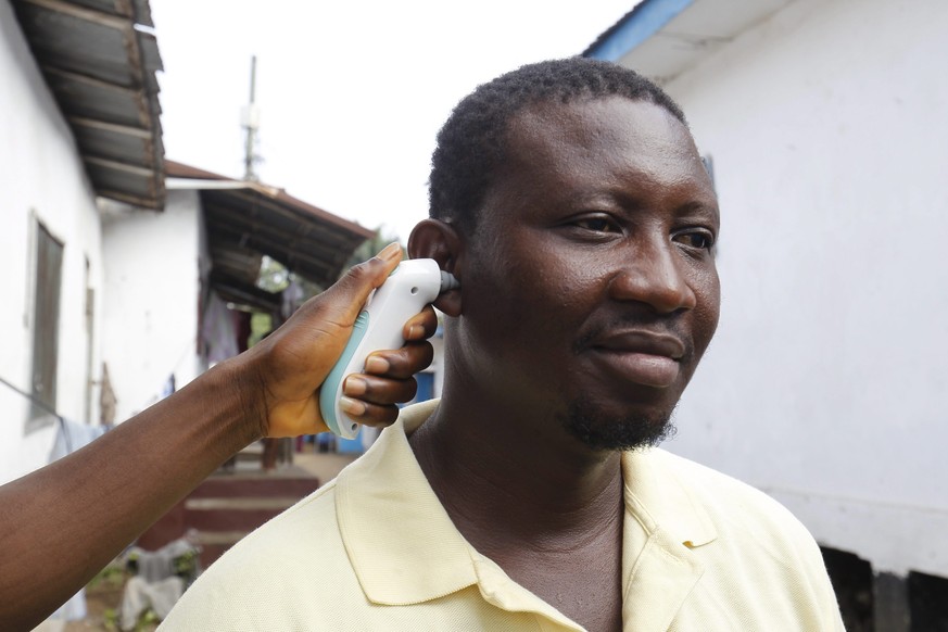 14. Januar 2016: Temperaturkontrolle in Liberia. Ebola ist nach zwei Jahren unter Kontrolle.
