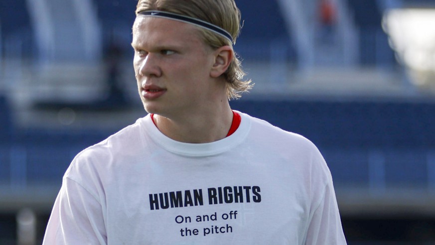 Norway&#039;s Erling Haaland wears a t-shirt bearing the message &quot;Human rights on and off the pitch&quot; during the warm up ahead of the World Cup 2022 group G qualifying soccer match between No ...