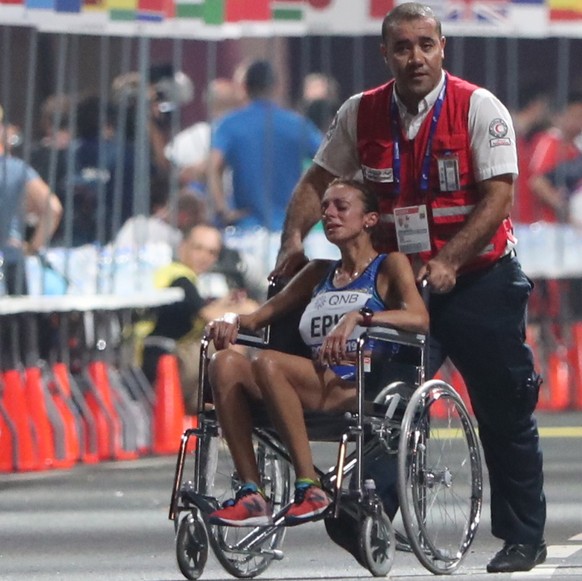 epaselect epa07875426 Giovanna Epis (R) of Italy receives medical attention during the women&#039;s Marathon race at the IAAF World Athletics Championships 2019 in Doha, Qatar, 28 September 2019. EPA/ ...