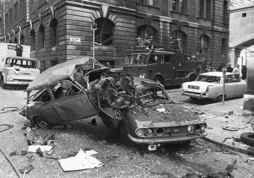 858005 - Am 8. Maerz 1973 explodiert in Whitehall, Grossbritannien, eine Autobombe. Mit Terroranschlaegen raecht sich die Irisch-republikanische Armee fuer den Bloody Sunday in Derry, bei dem die brit ...